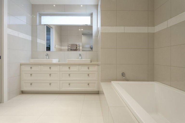 Photo of property in 21 Pukenamu Road, Rainbow Point, Taupo, 3330