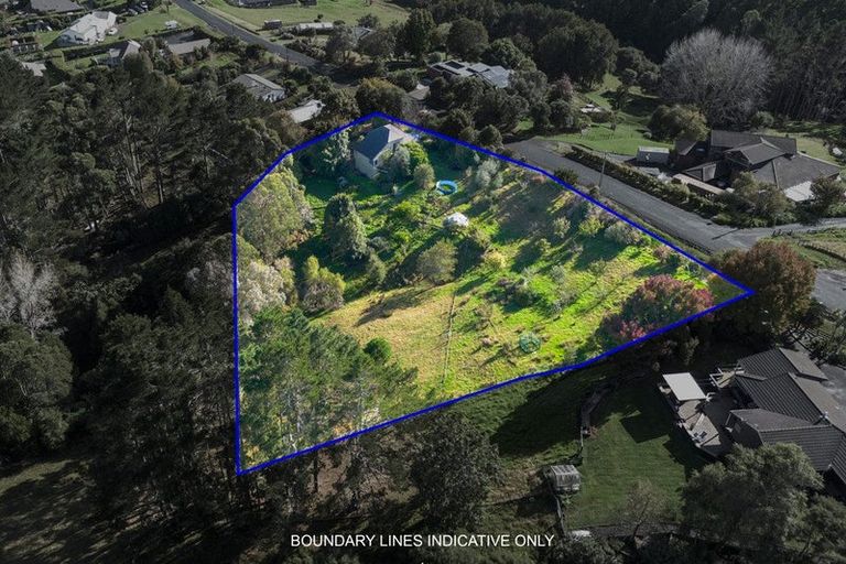 Photo of property in 215 Kaipara Road, Papakura, 2582