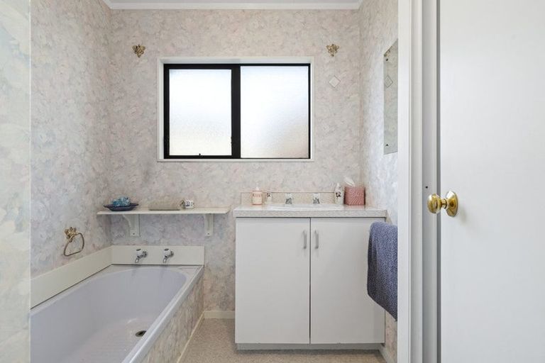 Photo of property in 69 Puriri Road, Pukekohe, 2120