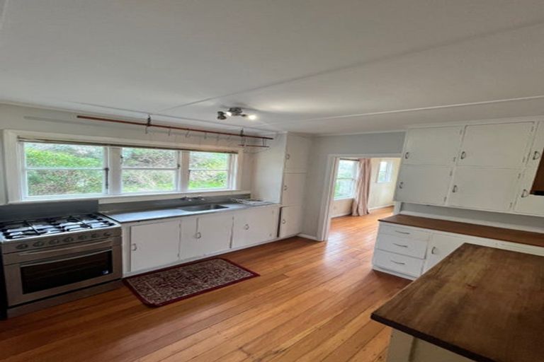 Photo of property in 6 Bowes Crescent, Strathmore Park, Wellington, 6022