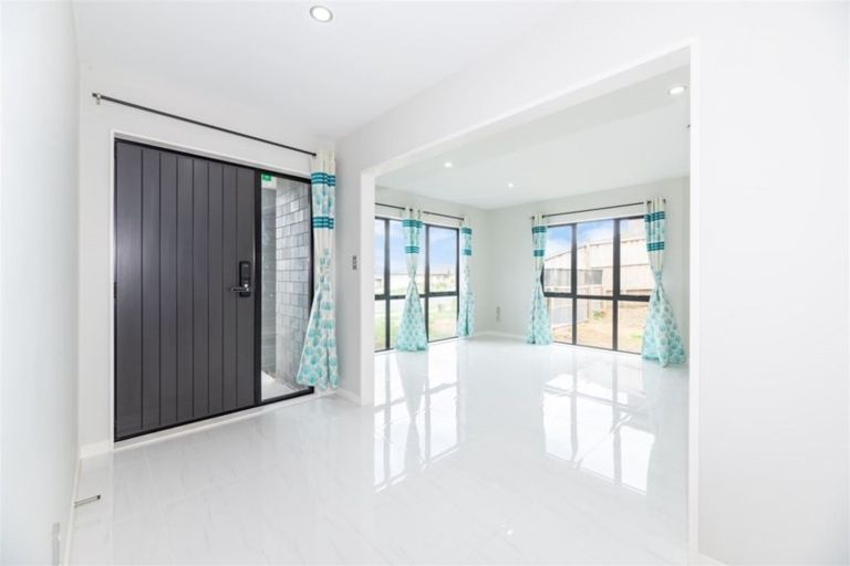 Photo of property in 42 Westmuir Crescent, Pokeno, 2402