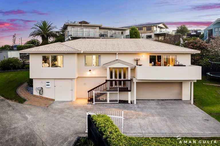 Photo of property in 22 Whangaparaoa Road, Red Beach, 0932