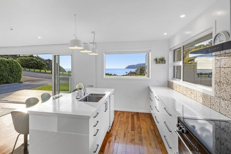 Photo of property in 3 Terrace Road, Titahi Bay, Porirua, 5022