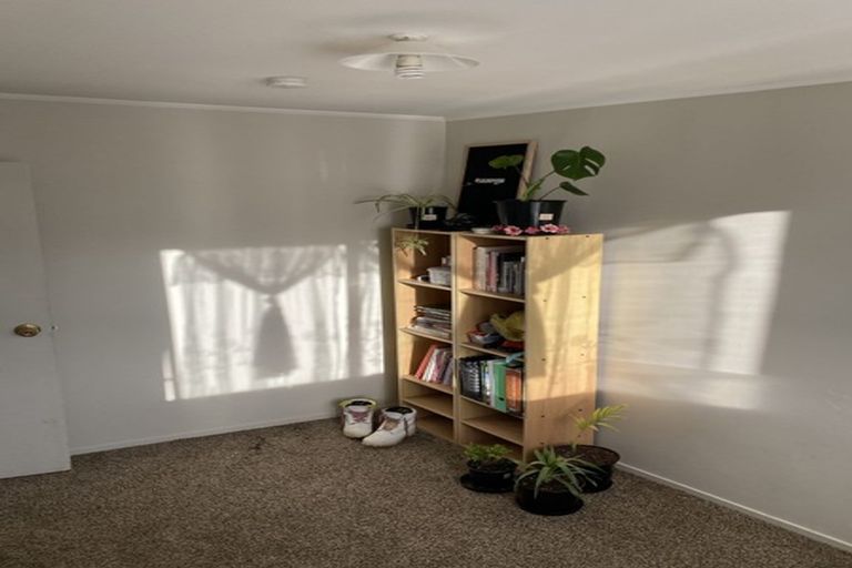 Photo of property in 2/11 Etherton Drive, Weymouth, Auckland, 2103