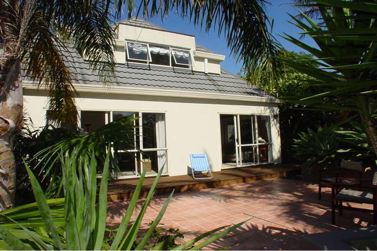 Photo of property in 2/13 Eversleigh Road, Belmont, Auckland, 0622