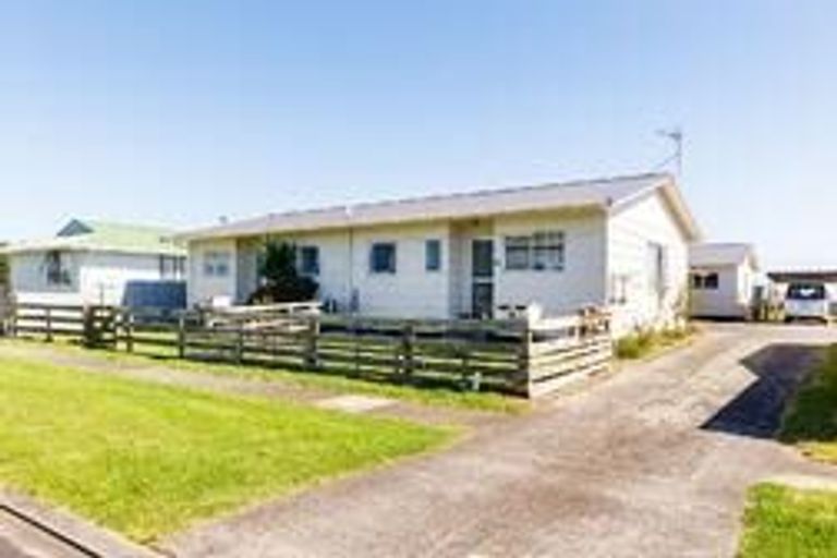 Photo of property in 70 Hume Street, Waitara, 4320
