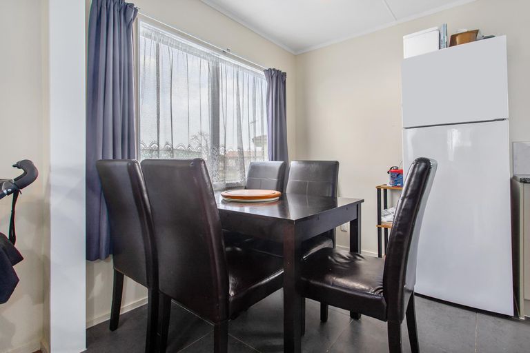 Photo of property in 96 Maplesden Drive, Clendon Park, Auckland, 2103
