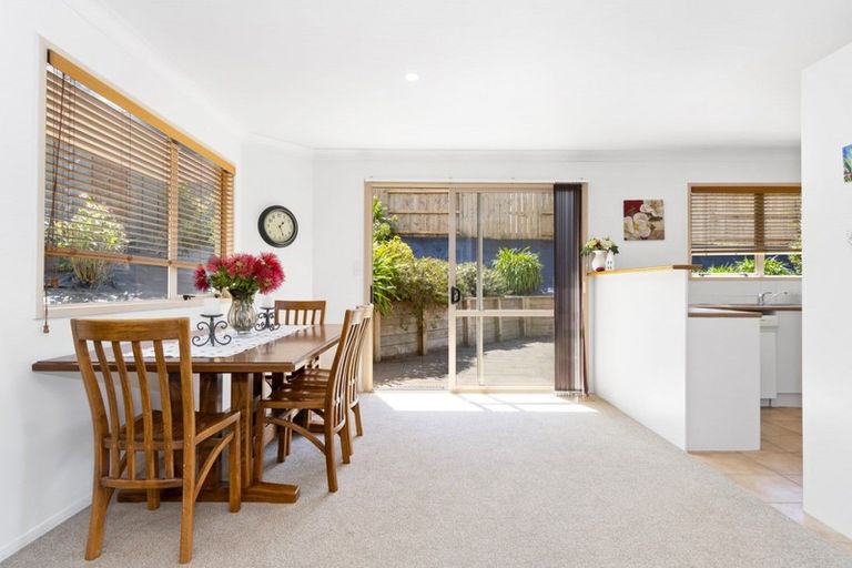Photo of property in 42 Bell Common Close, Bethlehem, Tauranga, 3110