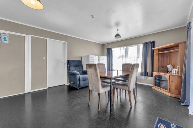 Photo of property in 1 Hill Crescent, Papakura, 2110