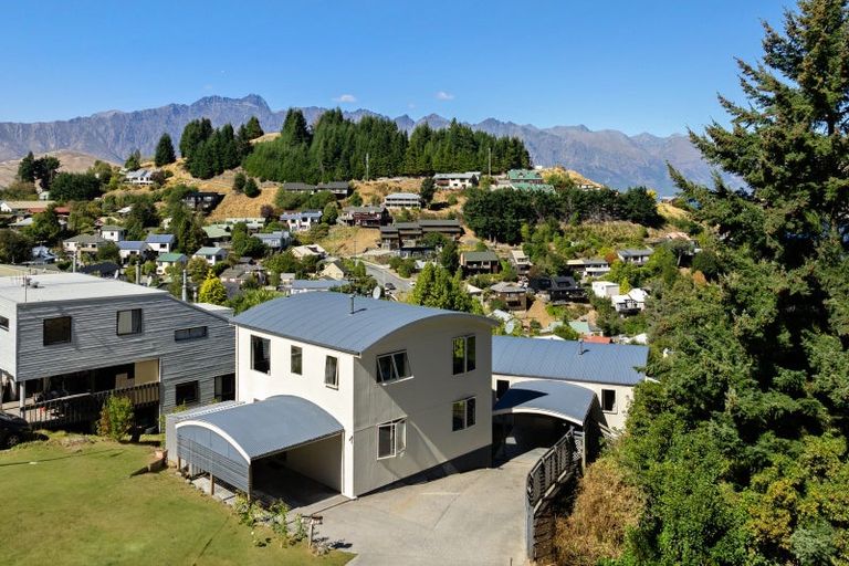 Photo of property in 32 Dart Place, Fernhill, Queenstown, 9300