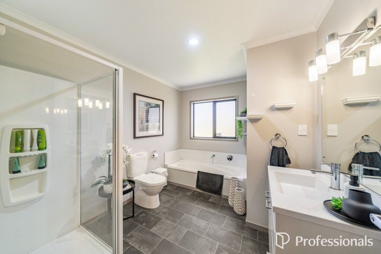 Photo of property in 35 Percy Kinsman Crescent, Riverstone Terraces, Upper Hutt, 5018