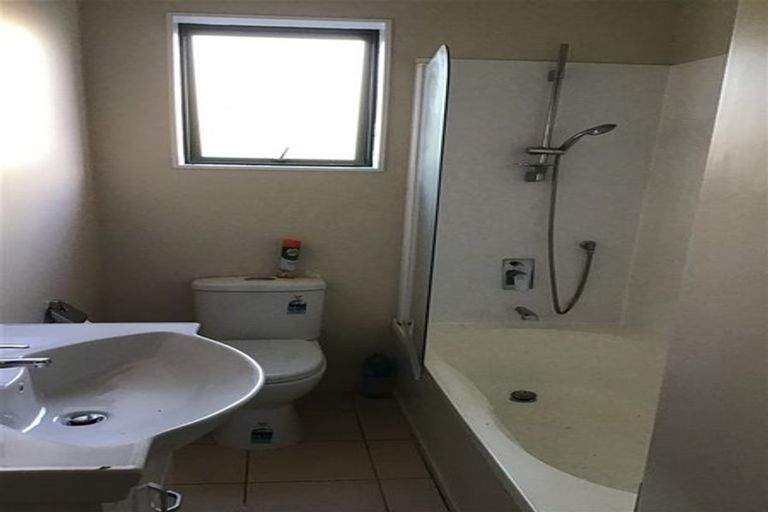 Photo of property in 36 Woodbank Drive, Glen Eden, Auckland, 0602