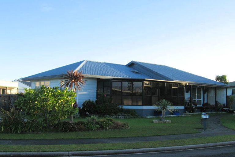 Photo of property in 3 Ruby Place, Orewa, 0931