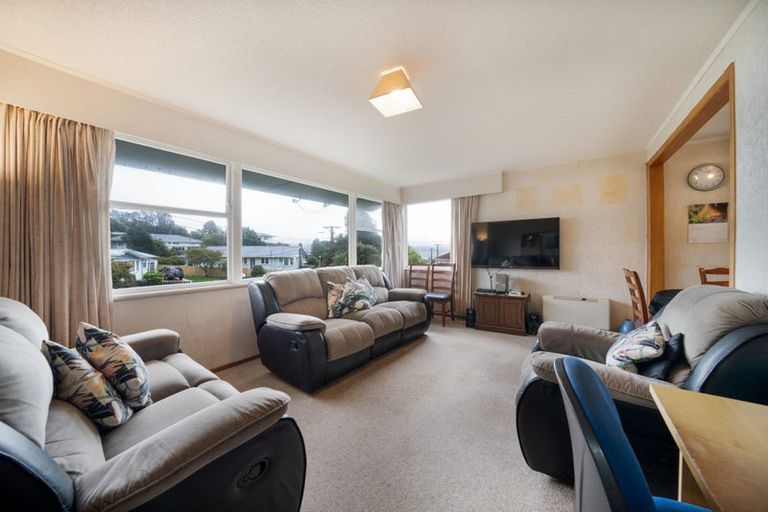 Photo of property in 3 Jonathan Way, Paparangi, Wellington, 6037