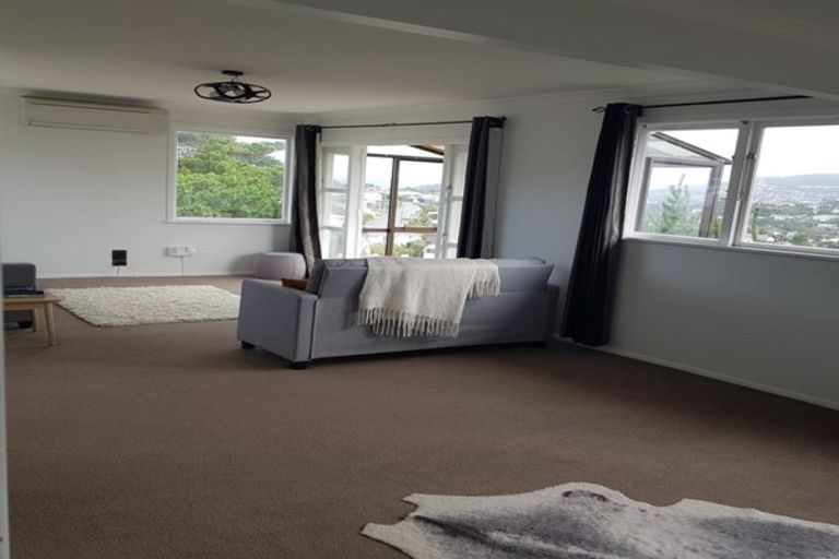 Photo of property in 48 Brooker Grove, Newlands, Wellington, 6037