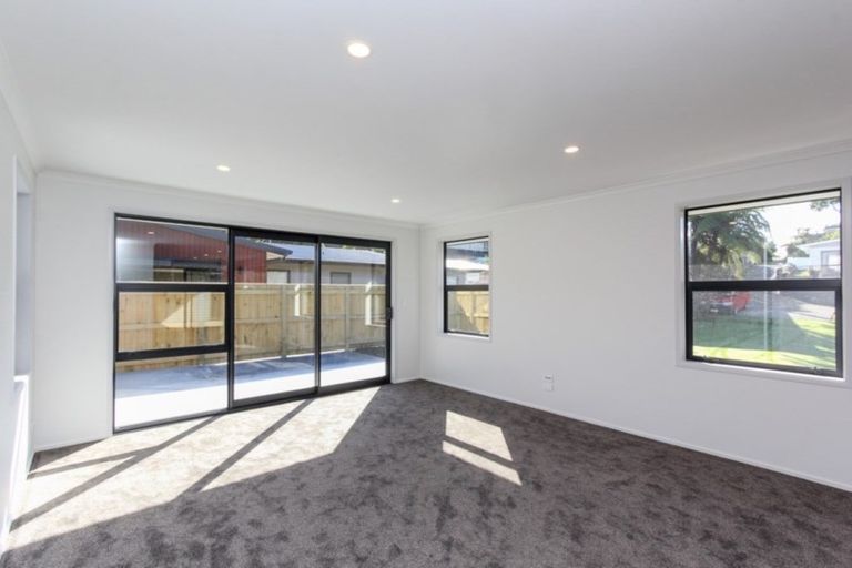 Photo of property in 5 Mackillop Way, Brooklands, New Plymouth, 4310