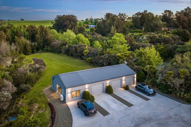 Photo of property in 2 Tamahunga Drive, Matakana, Warkworth, 0985