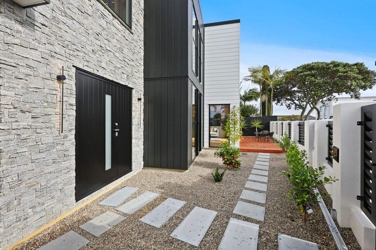 Photo of property in 6a Gulf Crest, Bucklands Beach, Auckland, 2012