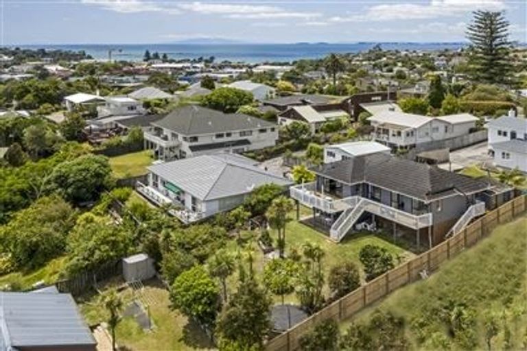 Photo of property in 2/7 Arran Road, Browns Bay, Auckland, 0630