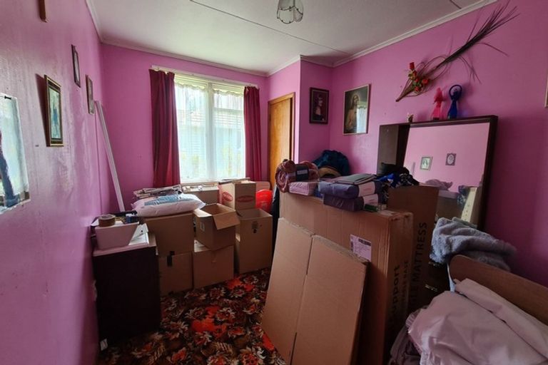 Photo of property in 24 Whitcombe Road, Opunake, 4616