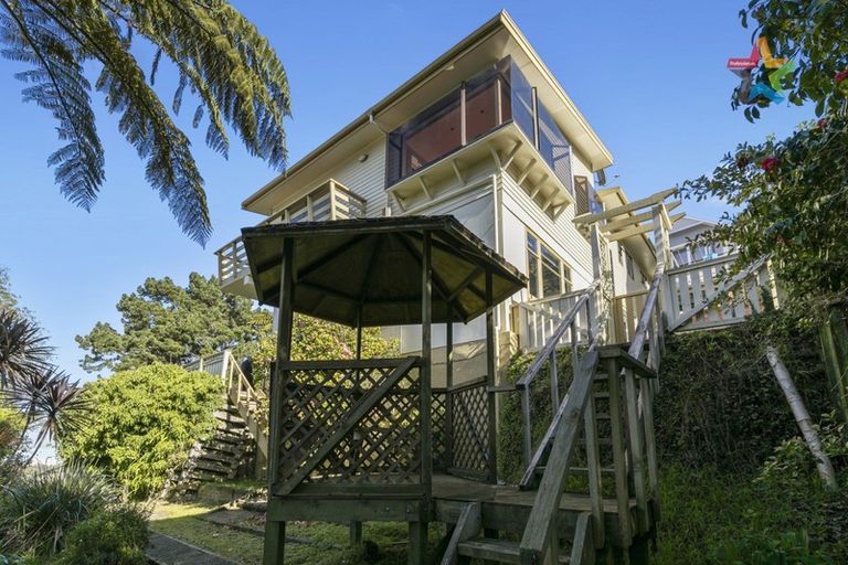 Photo of property in 10 Jacaranda Grove, Maungaraki, Lower Hutt, 5010