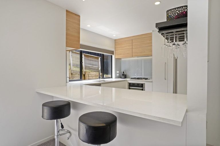 Photo of property in 18a Cottam Grove, Northcross, Auckland, 0632