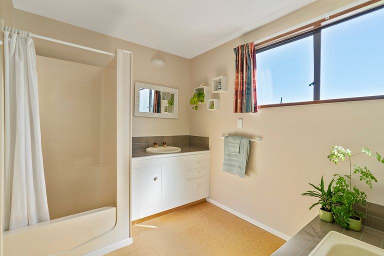 Photo of property in 20 Tyndale Place, Ilam, Christchurch, 8041