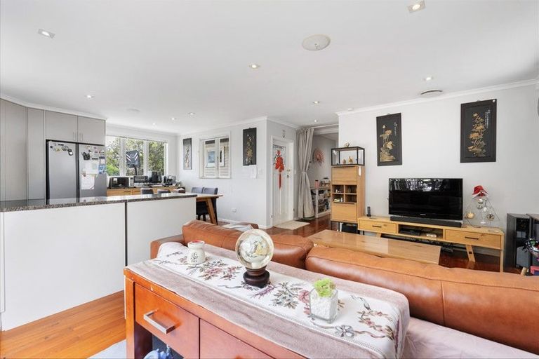 Photo of property in 53 Bond Crescent, Forrest Hill, Auckland, 0620