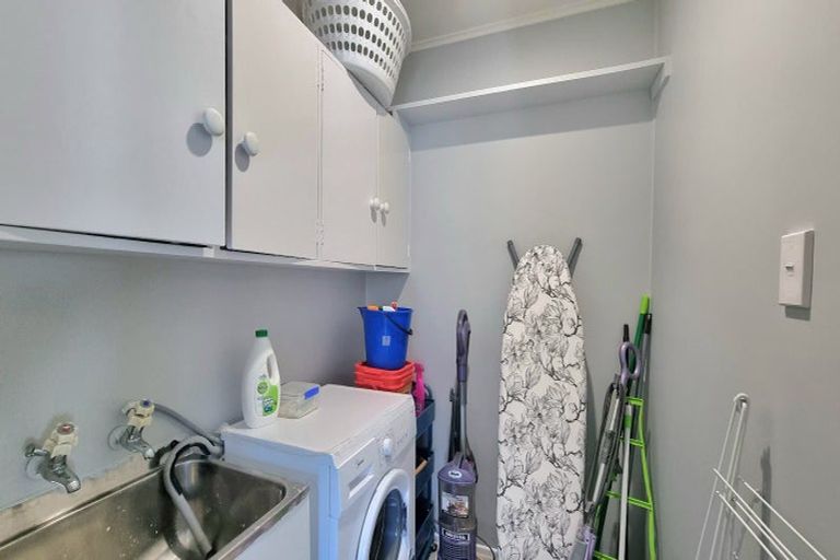 Photo of property in 176 Gossamer Drive, Pakuranga Heights, Auckland, 2010