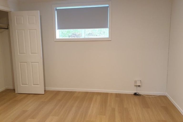 Photo of property in 14 Easton Park Parade, Glenfield, Auckland, 0629