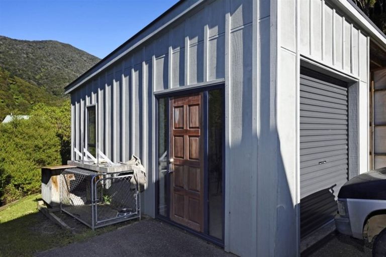 Photo of property in 11 Kaimiko Place, Okiwi Bay, French Pass, 7193