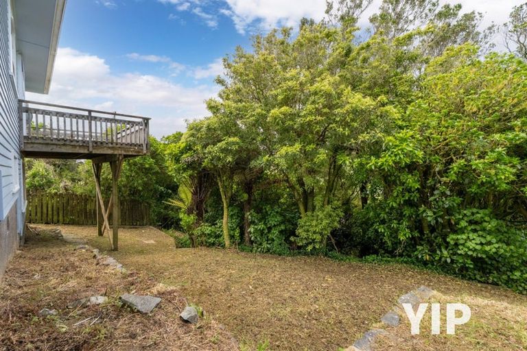 Photo of property in 133 Ruskin Road, Newlands, Wellington, 6037