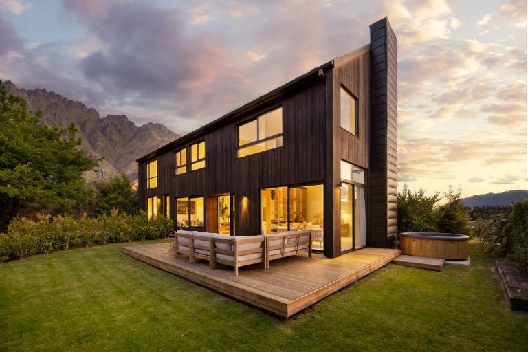 Photo of property in 12 Arran Lane, Jacks Point, Queenstown, 9371