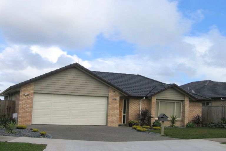 Photo of property in 10 Strundeen Close, Flat Bush, Auckland, 2016