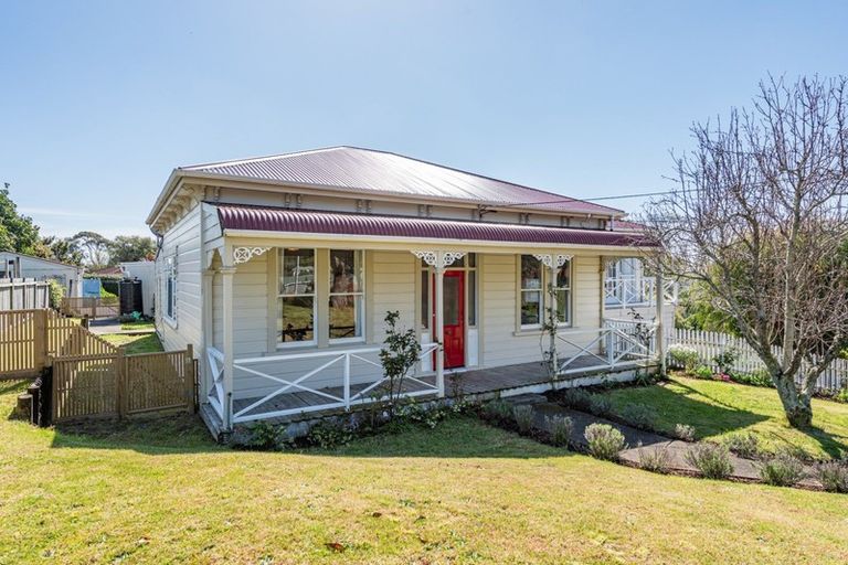 Photo of property in 99 Amohia Street, Paraparaumu, 5032
