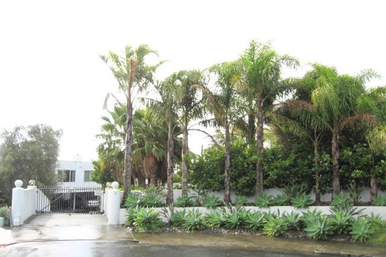 Photo of property in 13 Pleasant Place, Mellons Bay, Auckland, 2014