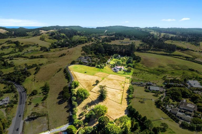 Photo of property in 1539 State Highway 16, Helensville, 0875