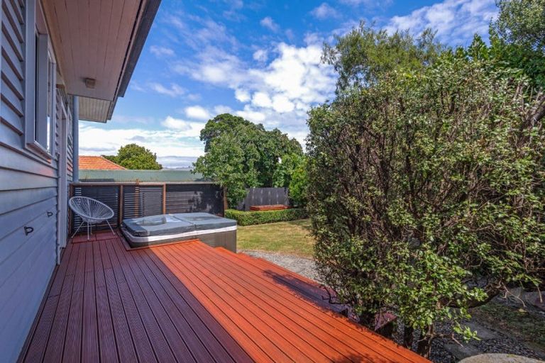 Photo of property in 6 Hughes Avenue, Hokowhitu, Palmerston North, 4410