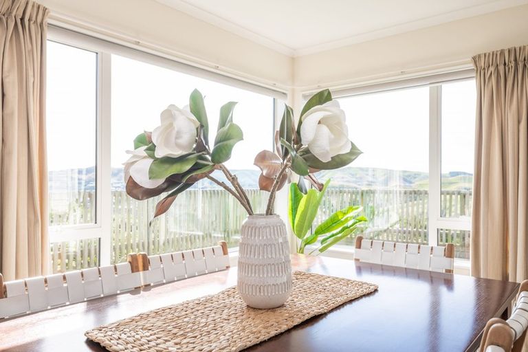 Photo of property in 195 Mark Avenue, Grenada Village, Wellington, 6037