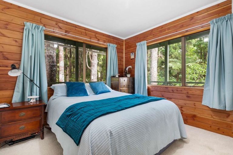 Photo of property in 25 Napuka Road, Henderson Valley, Auckland, 0612