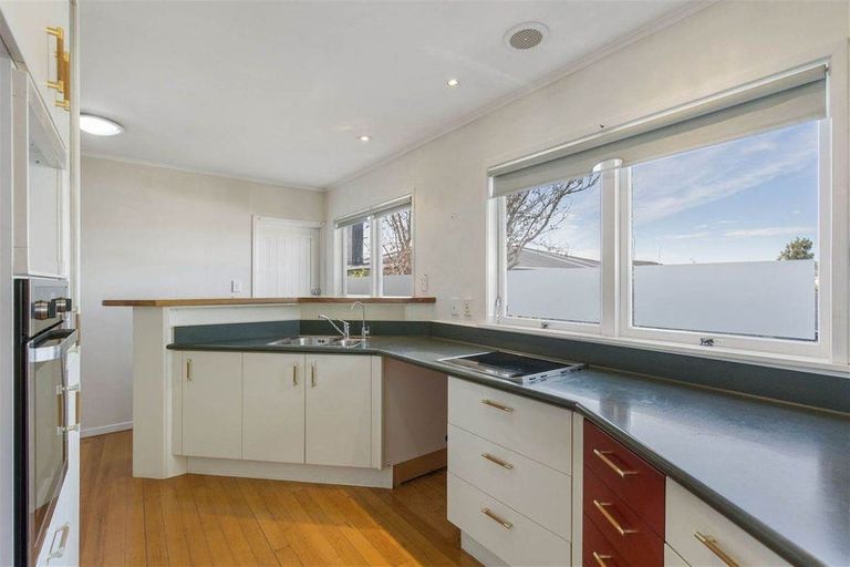 Photo of property in 6 Raines Avenue, Forrest Hill, Auckland, 0620