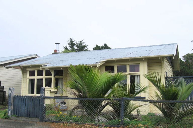 Photo of property in 1 Lawrence Road, Hospital Hill, Napier, 4110