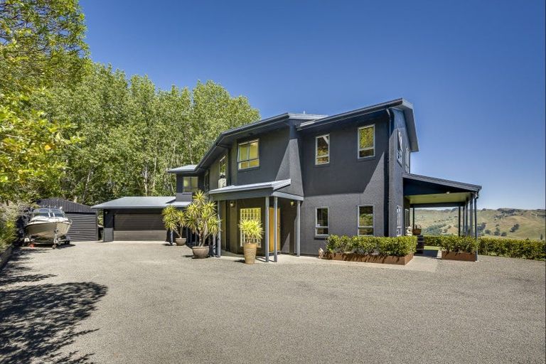 Photo of property in 35 Raratu Road, Kahuranaki, Havelock North, 4295