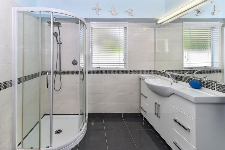 Photo of property in 2b Cliff Road, Papakura, 2110