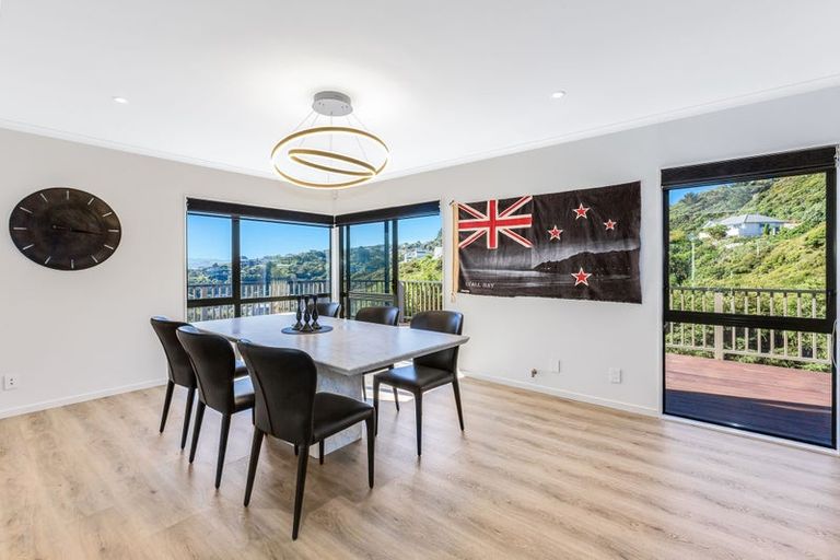 Photo of property in 8 Glengavel Grove, Papakowhai, Porirua, 5024