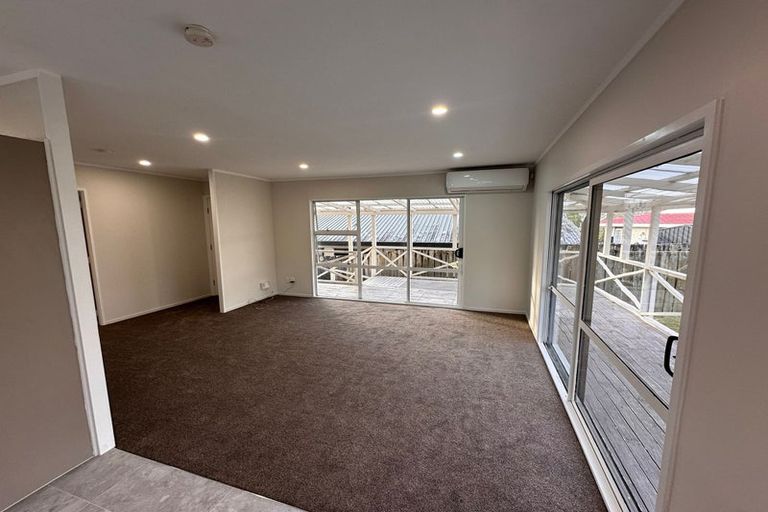 Photo of property in 4b Kimdale Place, Totara Heights, Auckland, 2105