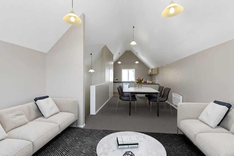 Photo of property in Victoria Villas, 23/35 Pirie Street, Mount Victoria, Wellington, 6011