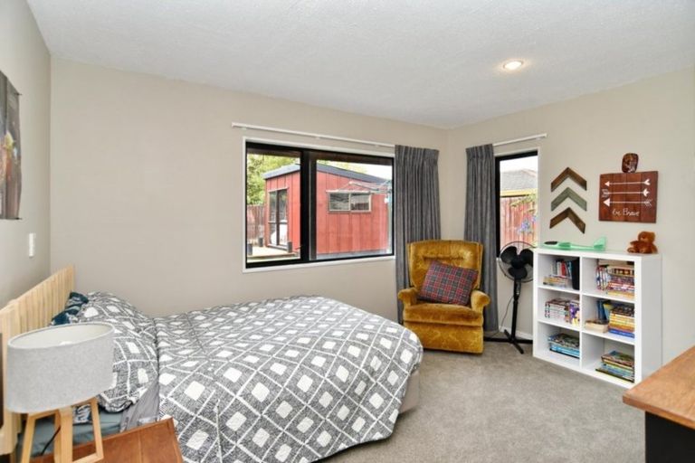 Photo of property in 11 Forest Park Place, Parklands, Christchurch, 8083