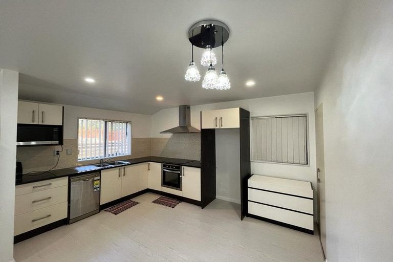 Photo of property in 298 Birdwood Road, Massey, Auckland, 0614