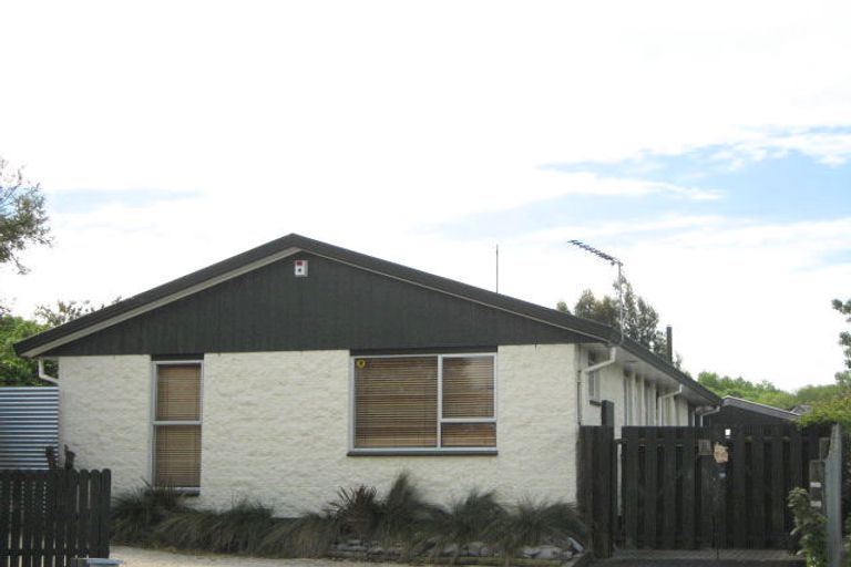 Photo of property in 8 Ensors Place, Waikuku Beach, 7402